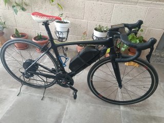 Bicicleta de carretera con motor eléctrico