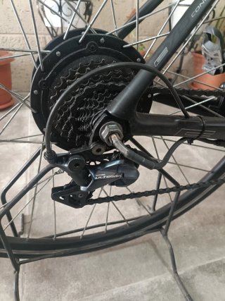 Bicicleta de carretera con motor eléctrico