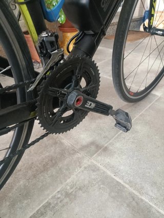 Bicicleta de carretera con motor eléctrico