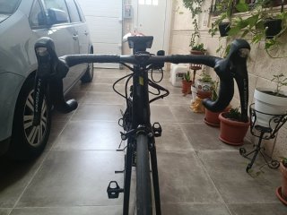 Bicicleta de carretera con motor eléctrico