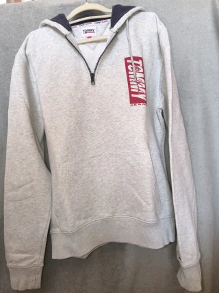 Sudadera Tommy Jeans Gris y Roja