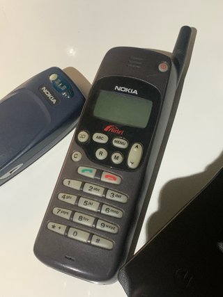 Lote de teléfonos antiguos Nokia y Motorola