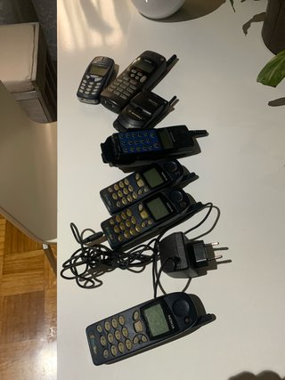 Lote de teléfonos antiguos Nokia y Motorola