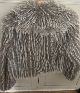 Chaqueta pelo gris y blanco