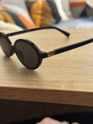 Gafas de sol Miu Miu negras