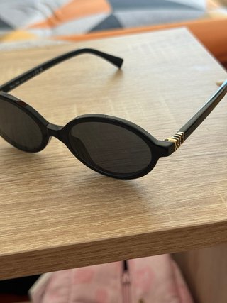 Gafas de sol Miu Miu negras