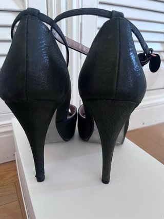 Sandalias negras brillo