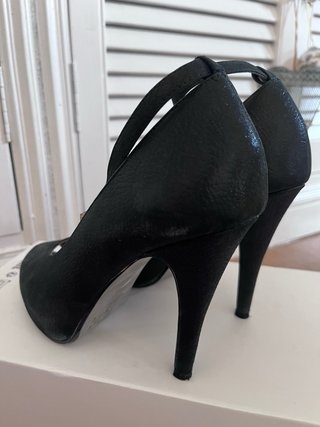 Sandalias negras brillo