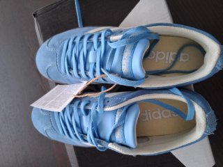 Zapatillas Adidas Azul y Blanco tallam pequeño