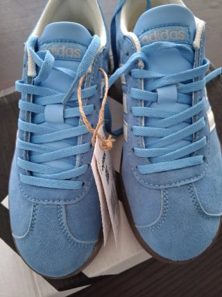 Zapatillas Adidas Azul y Blanco tallam pequeño