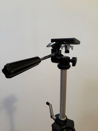 Trípode para cámara plateado
