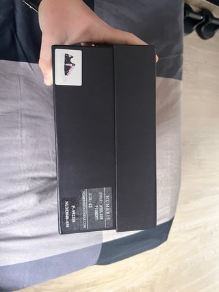 Numeris Zapatillas Negras con Cordones Rosas