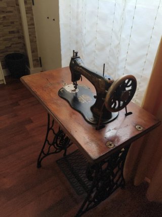 Máquina de coser antigua