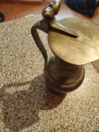 Tetera antigua de estaño para decoración