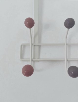 Perchero de pared con 4 bolas