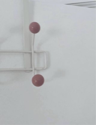 Perchero de pared con 4 bolas