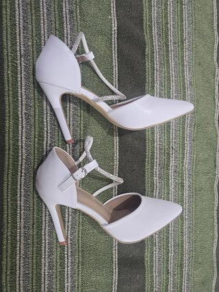 Zapatos tacón fino blancos T36