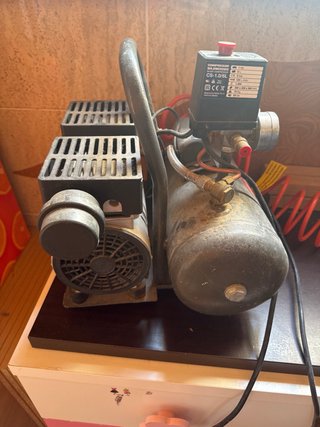 Compresor Neumático Unicair + Clavadora