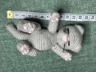 Muñeco gato crochet gris