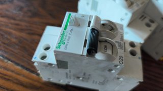 4 x Schneider VIGI 20A - 30mA USADOS - VERIFICADOS
