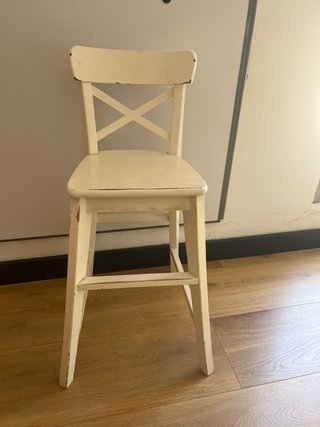 Trona de madera para niños