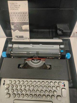 Máquina de escribir Olivetti Lettera 36