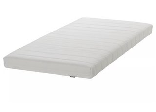 Letto a castello Ikea Hemnes con materassi