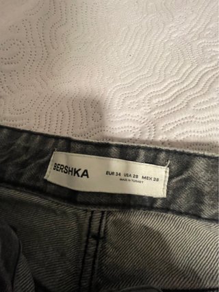 Pantalón vaquero recto desgastado