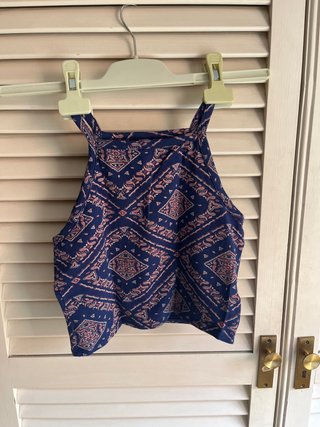 Top H&M azul y rosa estampado