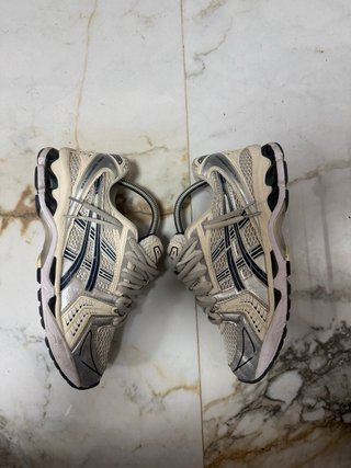 ASICS Gel-Kayano Talla 41 Beige/Plata