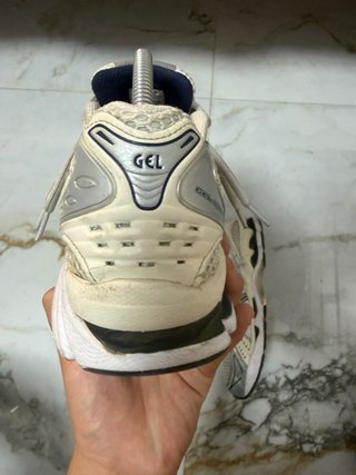 ASICS Gel-Kayano Talla 41 Beige/Plata