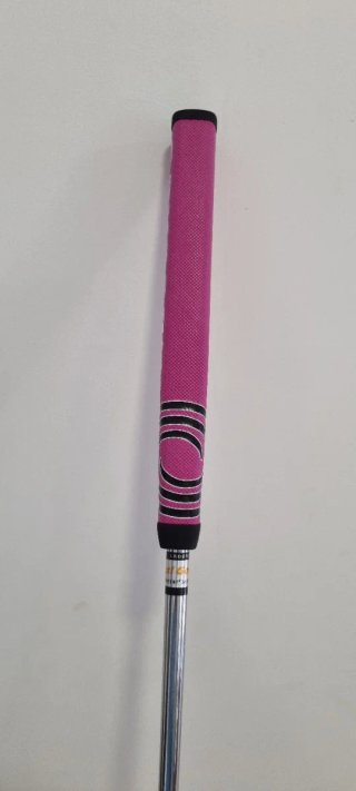 Putter Yes Mujer 33" Grip Odyssey Rosa. Palos Golf