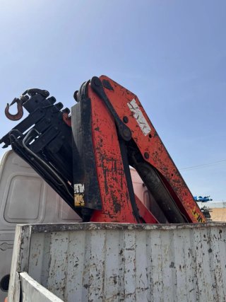 Camión Volvo 18T 2 ejes con grua