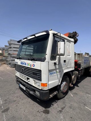 Camión Volvo 18T 2 ejes con grua