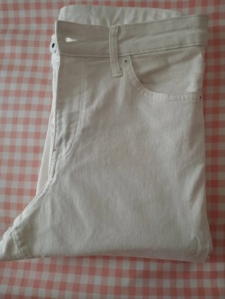 Pantalón pitillo blanco