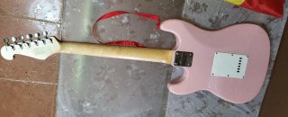 Guitarra Eléctrica Rosa