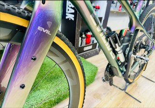 Bicicleta Gravel Carbono Evil Di2