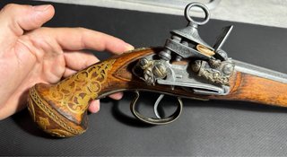 Pistola antigua decorativa