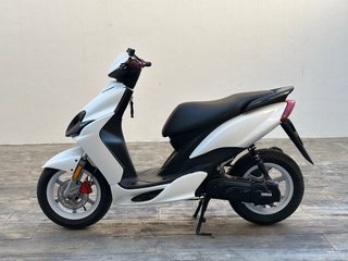 Yamaha Jog RR Scooter Blanca