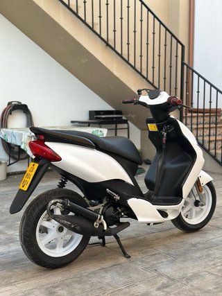 Yamaha Jog RR Scooter Blanca