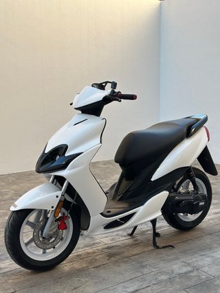 Yamaha Jog RR Scooter Blanca