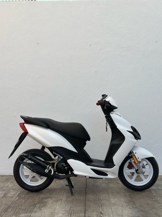 Yamaha Jog RR Scooter Blanca