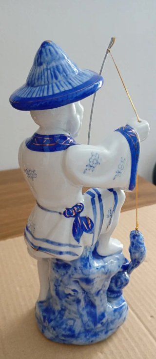 Figura Pescador Porcelana Azul Blanco