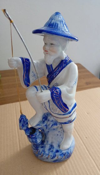 Figura Pescador Porcelana Azul Blanco