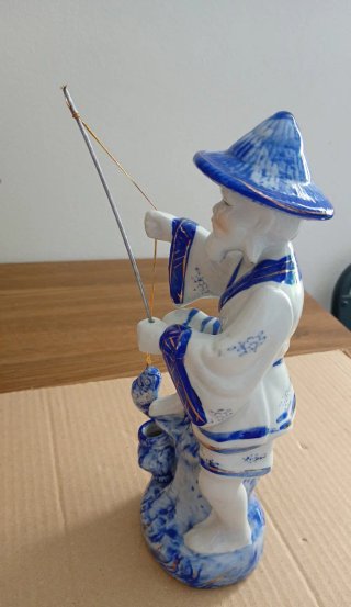 Figura Pescador Porcelana Azul Blanco