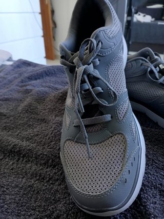 Zapatos Skechers Gris y Blanco