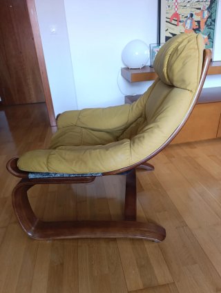 Sillón de madera tapizado amarillo/mostaza