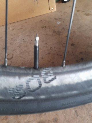 Ruedas Zipp Carbono 302  son de cuberta