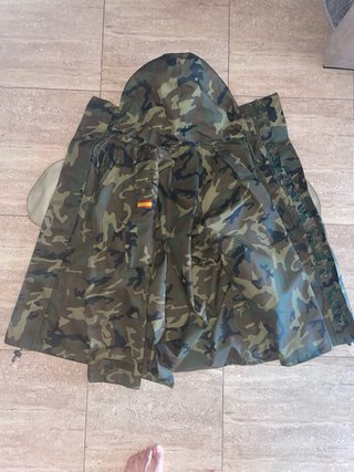 Chaqueta impermeable camuflaje