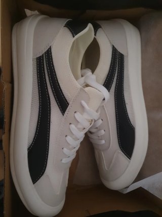 Zapatillas deportivas blancas y negras talla 40